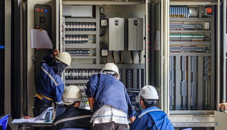 Diseño y protección de circuitos de distribución en instalaciones eléctricas industriales.