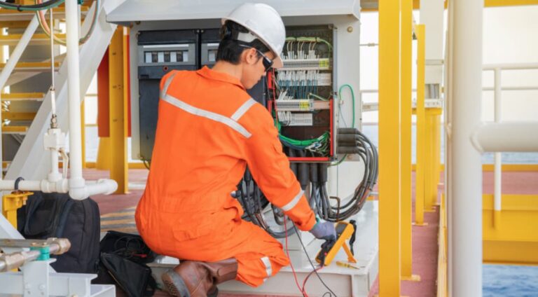 Mantenimiento preventivo y correctivo en las instalaciones eléctricas industriales.